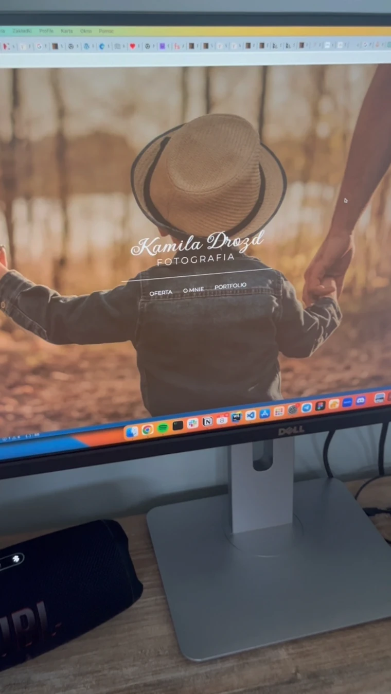 Z niecierpliwością czekam na efekt końcowy mojej wymarzonej strony www, którą tworzy mój kochany programista - Mąż 😊 Jestem podekscytowana i nie mogę się doczekać, aby móc Was na nią zaprosić! ❤️📸 #fotografia #rodzina #stronainternetowa #stronawww #mojemiejscewsieci #fotografiarodzinnaolsztyn #fotografiarodzinna #fotografiaokolicznosciowaolsztyn #fotografiaokolicznościowa #fotografiareportażowa #fotograf #fotografolsztyn #stronawtrakcierealizacji #olsztyn